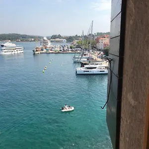 First Row To The Sea Apartment